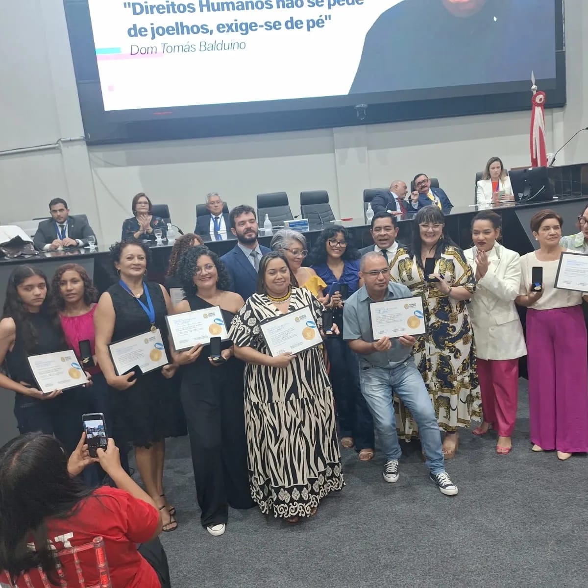 notícia: Escolas estaduais recebem Medalha Paulo Frota pela defesa dos direitos humanos